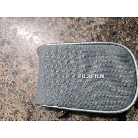 Fujifilm FinePix A850 Compact Digital Camera 8.1MP Silver point And Shoot  PARTS - Picture 2 of 7